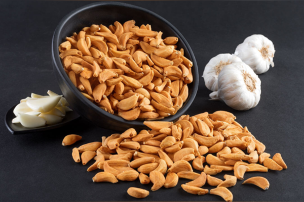 dehydrated-garlic-flakes